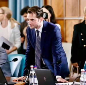 Sebastian Burduja iese tare după retrogradarea Moody’s: Asta e dovada că România e atractivă pentru investiții