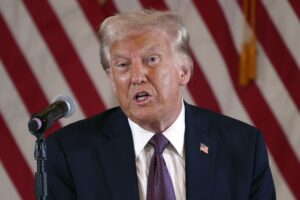 Sondaj: 70% dintre americani se așteaptă la creșteri de prețuri după taxele vamale impuse de Trump