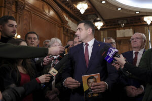 VIDEO George Simion revine cu un mesaj violent legat de respingerea candidaturii lui Georgescu: „Cei care au comis lovitura de stat ar trebui jupuiți în piața publică”