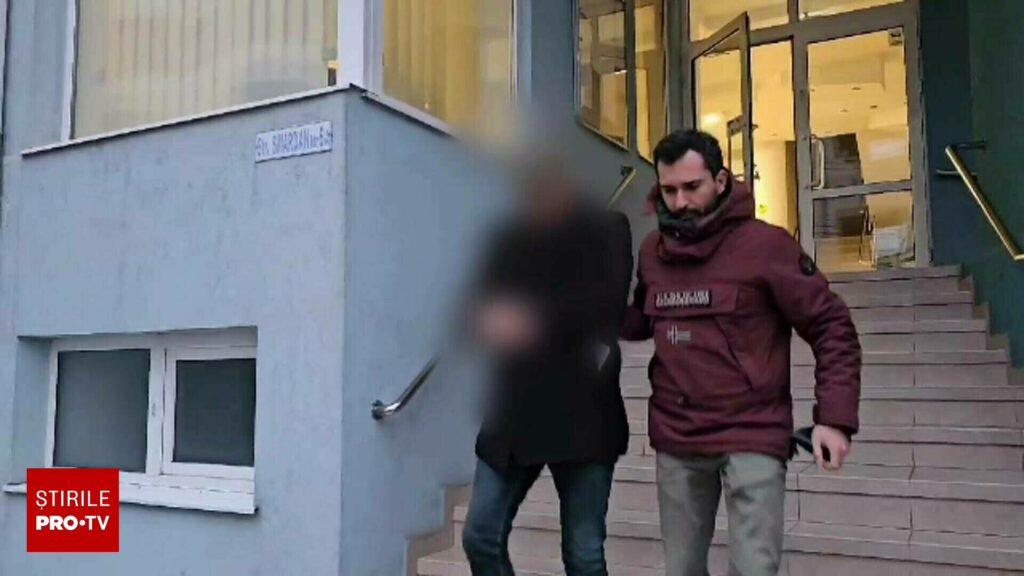 Cetăţeanul polonez prins de jandarmi cu un cuţit la protestul din Piaţa Universităţii a fost arestat preventiv