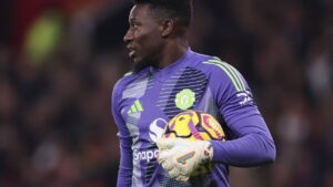 Modificare majoră în fotbal, de la 1 iulie: ce se va întâmpla dacă un portar va ține mingea în mână mai mult de 8 secunde