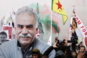 „PKK trebuie dizolvat”. Abdullah Ocalan, liderul separatiştilor kurzi din Turcia, face apel la depunerea armelor după 40 de ani de conflict