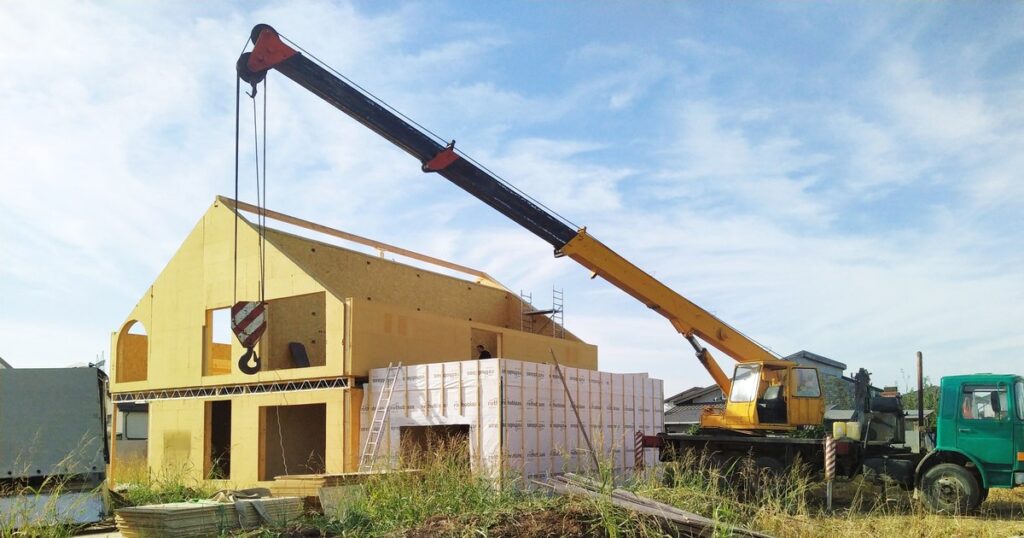 Piața construcțiilor, vulnerabilă din cauza firmelor fantomă sau a constructorilor neserioși. Cum să te ferești de țepe