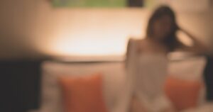 Bărbat arestat după ce a vândut droguri, înclusiv unor minori. În plus, a determinat trei tinere să practice prostituția