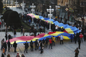 Românii n-au mai avut răbdare și au plecat în diaspora de urgență. Stelian Tănase explică de ce au șters-o din țară