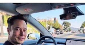 Mesajul lui Elon Musk către angajații cu acțiuni Tesla, după ce valoarea titlurilor a scăzut dramatic