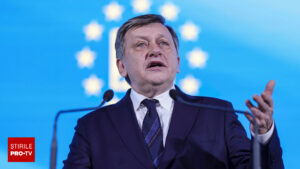 Crin Antonescu, replică pentru Victor Ponta: ”Este ridicol să spui asta, dar oricine are dreptul să se facă de râs”