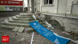 Ucraina acuză Rusia că a bombardat o şcoală folosită ca adăpost în regiunea Kursk. 95 de persoane, blocate sub dărâmături