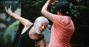 Cele cinci secrete ale longevității japoneze. Pe listă este și o activitate care contribuie la producerea „hormonilor fericirii”