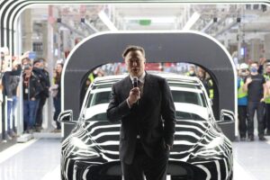 FBI a creat o echipă care să investigheze atacurile asupra Tesla: „Acesta este terorism intern”