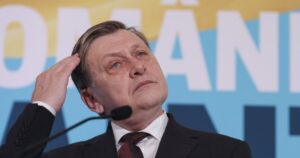 Câte terenuri și apartamente are Crin Antonescu și ce bani ține în conturi din străinătate