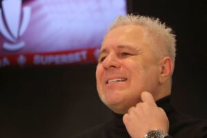 Nu s-a știut până acum! Șumudică a pus mâna pe telefon și l-a sunat pe Gigi Becali: „Prea mare pușcărie de antrenor ai, ia-mă!”