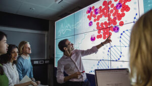 Oamenii de știință au descoperit că nu doar predispoziția genetică stă la baza cancerului. De ce se formează tumorile