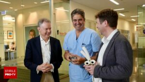 Un bărbat din Australia a devenit primul om externat cu o inimă din titan