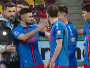 Ce nu s-a văzut la TV! Jucătorul FCSB-ului îmbrâncit și înjurat de un coleg, după egalul cu Rapid