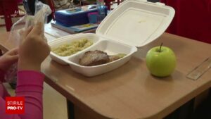 Programul „Masa Sănătoasă” s-a extins și ar trebui să ajungă la peste 500.000 de elevi. Director: Absenteismul s-a redus