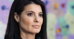 Portret de candidat. Cine este Lavinia Șandru, fosta jurnalistă care vrea să fie președinte