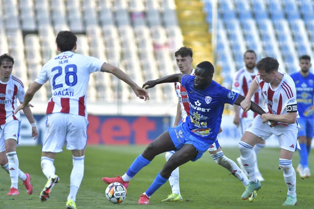 „Dacă nu ne plătiți imediat, plecăm!” » Echipa din Superligă avertizată de antrenorii nemulțumiți + „Sperăm ca Dumnezeu să țină cu cei amărâți!”