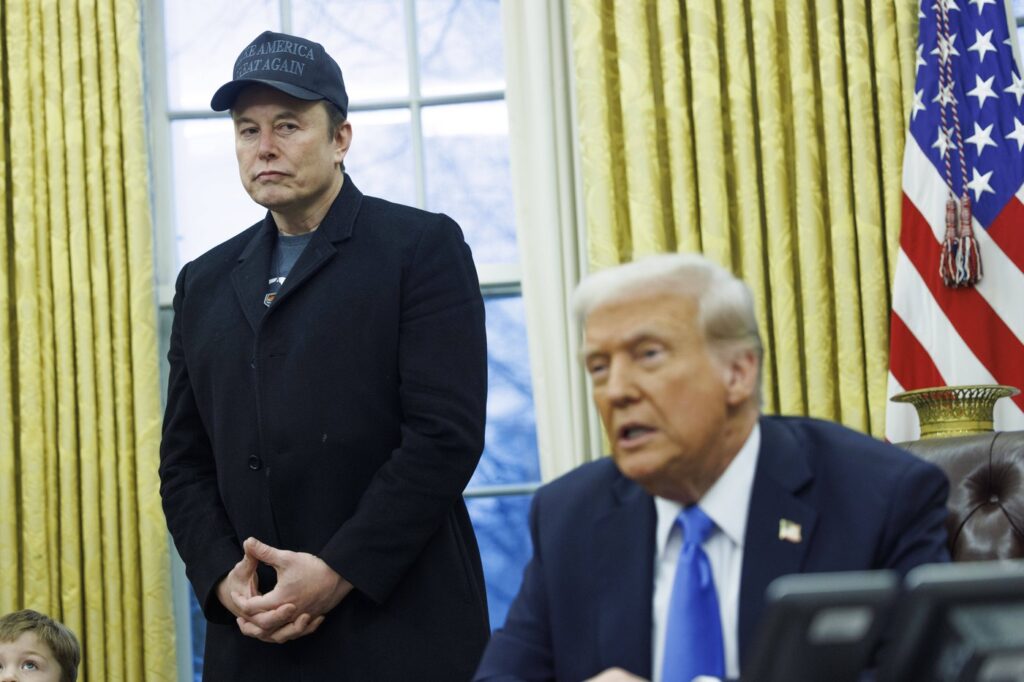Consilierul lui Trump a respins comentariile făcute de Elon Musk în privința tarifelor: „Este un asamblor de mașini”