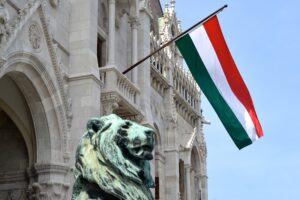 Budapesta se opune tarifelor împotriva SUA anunțate de UE. Șeful diplomației ungare: „Bruxellesul este incapabil să facă față situațiilor dificile”