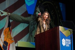 Groază printre imigranții din SUA / Trump va pune capăt statutului protejat pentru afgani și camerunezi