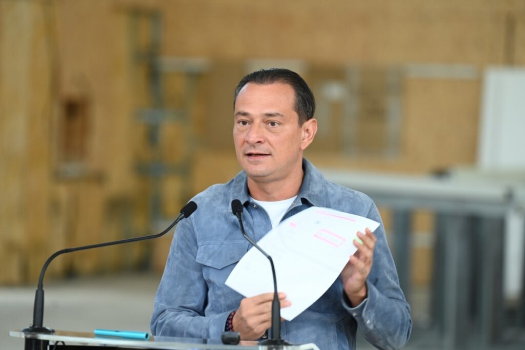 Peste 300 de copii ai Sectorului 4 așteaptă, în zadar, ca primarul general, Nicușor Dan, să permită modernizarea unei școli de elită și a unei săli de sport