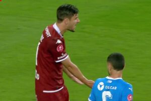 Conflict pe teren! Doi jucători de la Rapid s-au certat în timpul meciului cu Universitatea Craiova