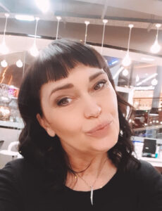 Tendințele anului 2025 în coafură și îngrijirea părului. Geta Voinea, invitata săptămânii la MI-TH Influencer