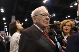 Warren Buffett se retrage de la șefia Berkshire Hathaway după mai bine de șase decenii. Cine va fi succesorul său