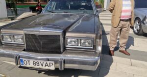 Cum arată „mașina președinților”, bătrâna Minerva. Retro Parada Primăverii a adus mașini de legendă în Slatina