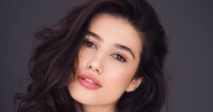 Una dintre cele mai frumoase actrițe românce strălucește într-un celebru serial britanic