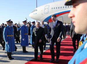 Zborul lui Aleksandar Vucic spre Moscova, deviat de urgență din cauza haosului provocat de dronele ucrainene