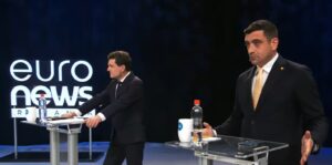 VIDEO Contre între candidați la o întrebare despre cursul euro. Simion: „Mai lipsea să fiu acuzat că sunt vinovat și de nealegerea noului papă” / Dan: „Să nu o dăm în politicianism”