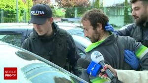 Un bărbat a înjunghiat în spate o femeie, în București, fără niciun motiv, pe stradă. A urmărit-o din autobuz