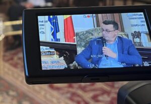 Ce se întâmplă în culisele România TV în timpul emisiei oprite. Ciutacu a publicat imaginea zilei