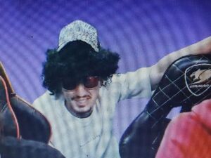 Imagini ULUITOARE: Andrei Ivan a apărut mascat cu perucă, ochelari și șapcă pe un site de casino rival, în timp ce Craiova avea meci în play-off! „Te transferi la FCSB?”