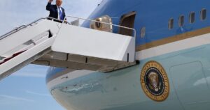 Cadourile primite de Trump în Orientul Mijlociu, „fără precedent”. „Veți vedea Qatar și Emiratele Arabe într-un fel de război al ofertelor”