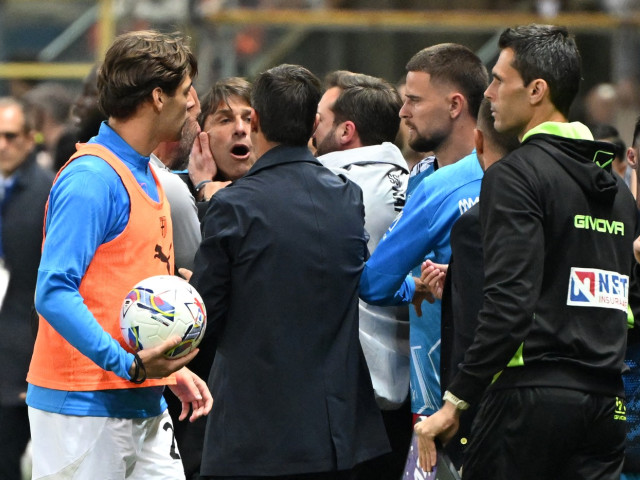 „Eu sunt idiotul!” Cristi Chivu nu s-a ferit de cuvinte, după ce a fost eliminat în finalul „nebun” din Parma