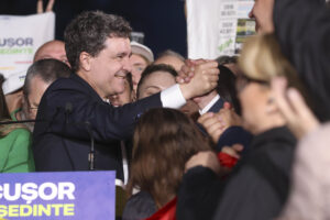 Cum s-au împărțit voturile în diaspora între Nicușor Dan și George Simion. Diferența dintre cei doi a fost de 191.000 de voturi