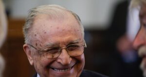 Ion Iliescu l-a felicitat pe Nicușor Dan. „Victoria dumneavoastră exprimă o aspirație profundă a cetățenilor”