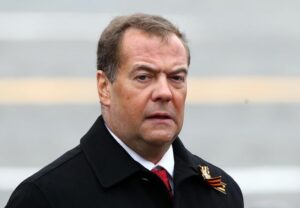 Dmitri Medvedev acuză implicarea Băncii Mondiale și a FMI în finanțarea conflictului din Ucraina. „Nici Uniunea Europeană n-are voie să finanțeze”