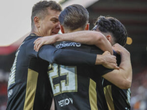 Echipa dintr-un oraș cu 13.000 de locuitori, fără gară, la un meci de promovarea istorică în prima ligă