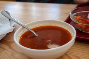 Rușii se confruntă cu o creștere uluitoare a prețurilor pentru un preparat tradițional, regăsit și în meniul zilnic al românilor