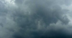 Județele care intră sub Cod portocaliu și galben de ploi și vijeli. Precipitațiile vor atinge cote alarmante