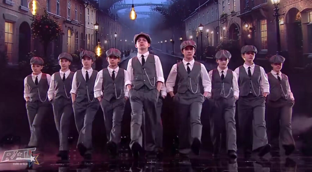 Famous by D-Strict, trupa de dans care a ridicat sala în picioare în finala „Românii au talent”. Jurații: „Cea mai bună reprezentație a lor”