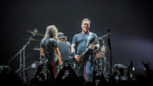 Fanii Metallica, revoltați de modul în care se vând biletele pentru concertul de la București. ANPC-ul, pus să intervină