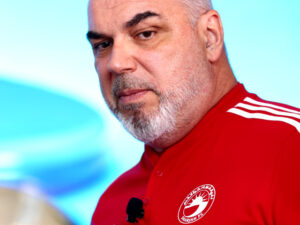 Debut cu stângul! Cosmin Olăroiu a ratat calificarea directă la Cupa Mondială 2026