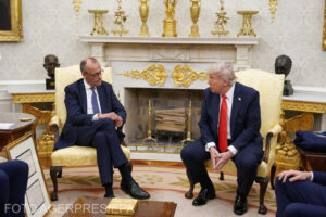Cadoul cu care Merz l-a înmuiat pe Trump la întâlnirea din Biroul Oval / video viral