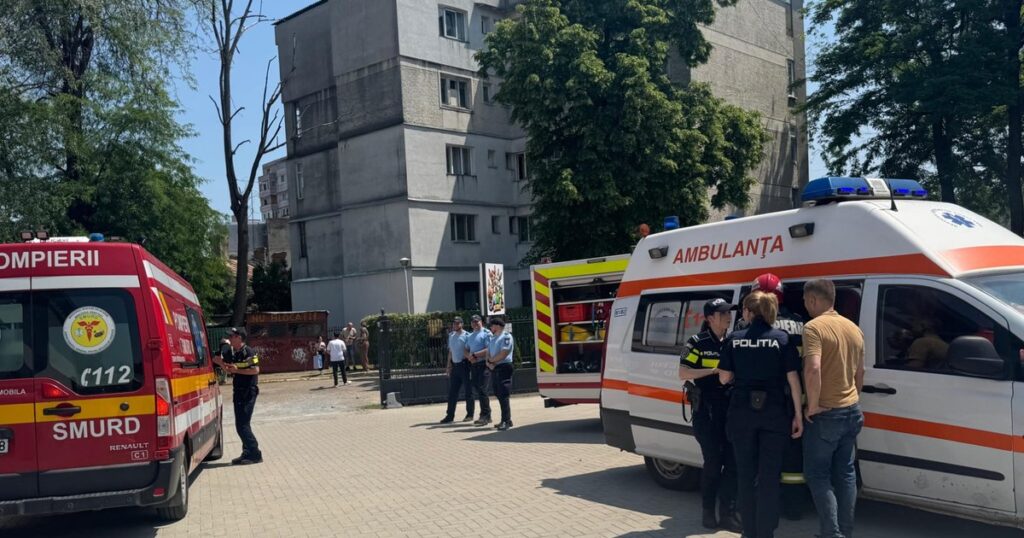 Incident la un loc de joacă din Botoșani: Doi copii au ajuns la spital, după ce s-a prăbușit tavanul peste ei. În interior erau 18 persoane