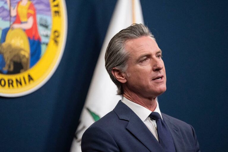 Guvernatorul Californiei cere instanței să nu permită administrației Trump să folosească trupe în raziile la imigranți